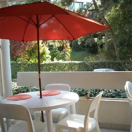 A 200 M De La 4 Couchages, Separee Avec Grande Terrasse Vu Degagee Sur Les Pins