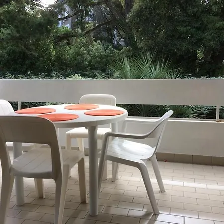A 200 M De La 4 Couchages, Separee Avec Grande Terrasse Vu Degagee Sur Les Pins